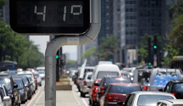Adobe Stock Image: Street digital thermometer measures a temperature of 41 degrees celsius in Paulista avenue, Avenida Paulista, during a extreme heat wave in Sao Paulo, Brazil.